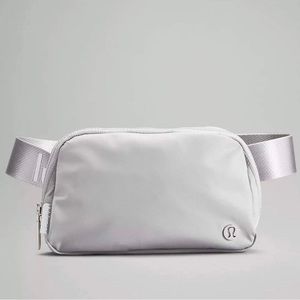 NWT Lululemon Everywhere Belt Bag Logo in White/Silver Drop